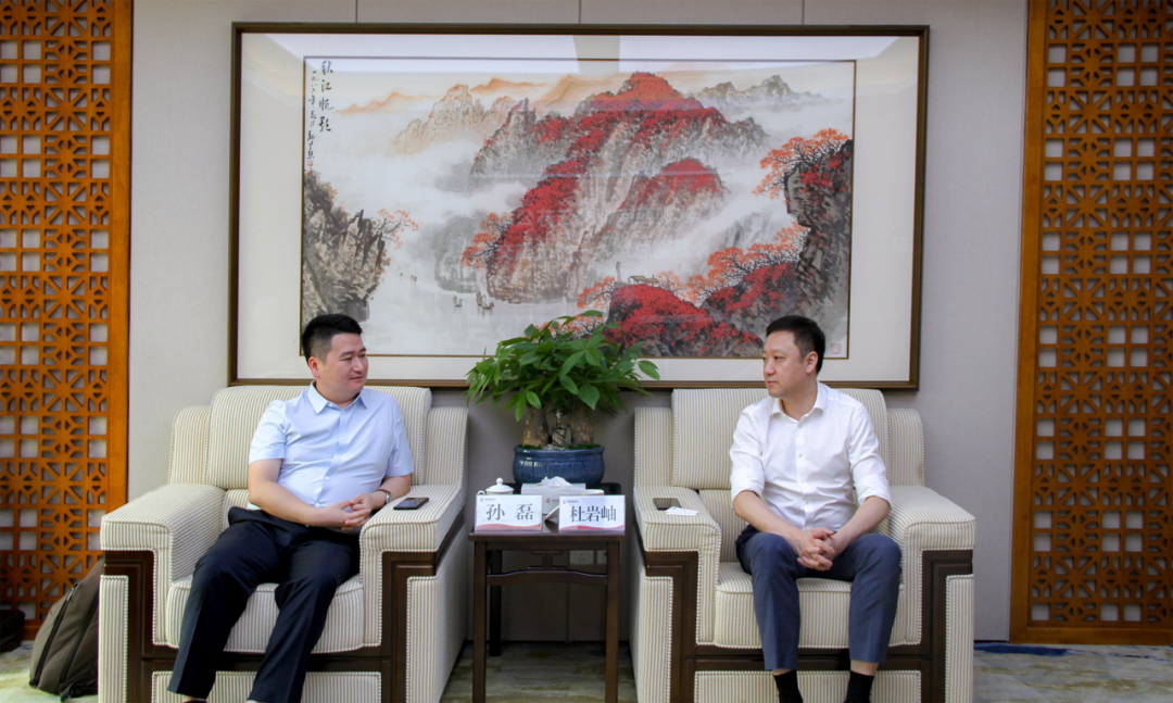 西安投資控股黨委書記、董事長(zhǎng)杜巖岫會(huì)見(jiàn)西南證券江蘇分公司副總經(jīng)理一行