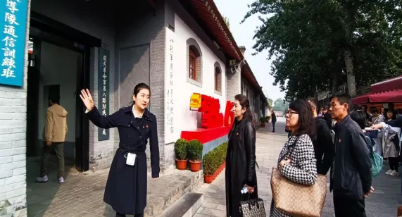 公物拍賣行公司開展“重溫紅色記憶，傳承革命精神”主題黨日活動(dòng)