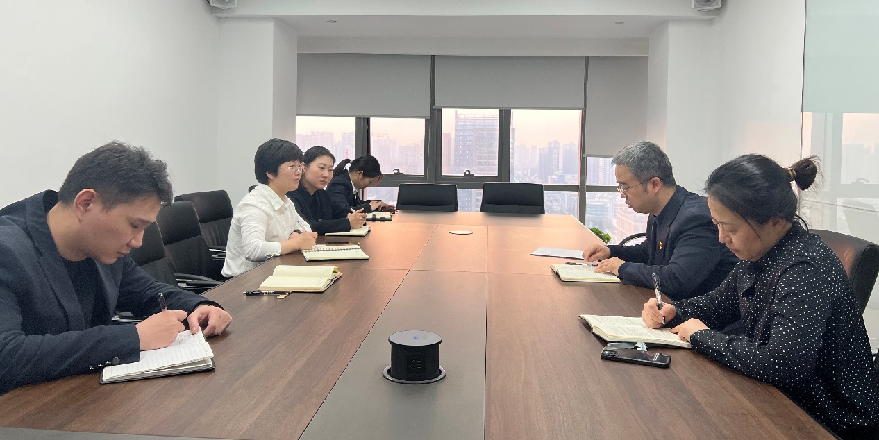 努力把準(zhǔn)斗爭(zhēng)方向，堅(jiān)定斗爭(zhēng)意志——法律事務(wù)中心召開會(huì)議傳達(dá)黨課精神