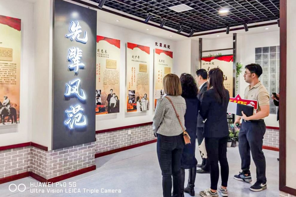 公司固定收益部黨支部、投行業(yè)務(wù)部黨支部、綜合事務(wù)部與金融（產(chǎn)業(yè)）基地保障黨支部開展聯(lián)合黨日活動(dòng)