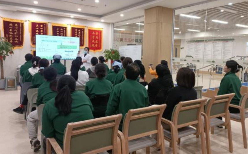 “救”在身邊！共筑服務(wù)安全——頤信養(yǎng)老舉辦急救技能培訓(xùn)